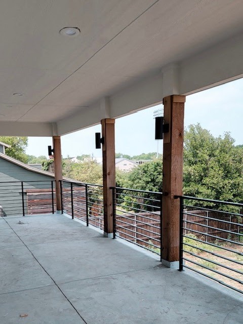 Cable deck railing